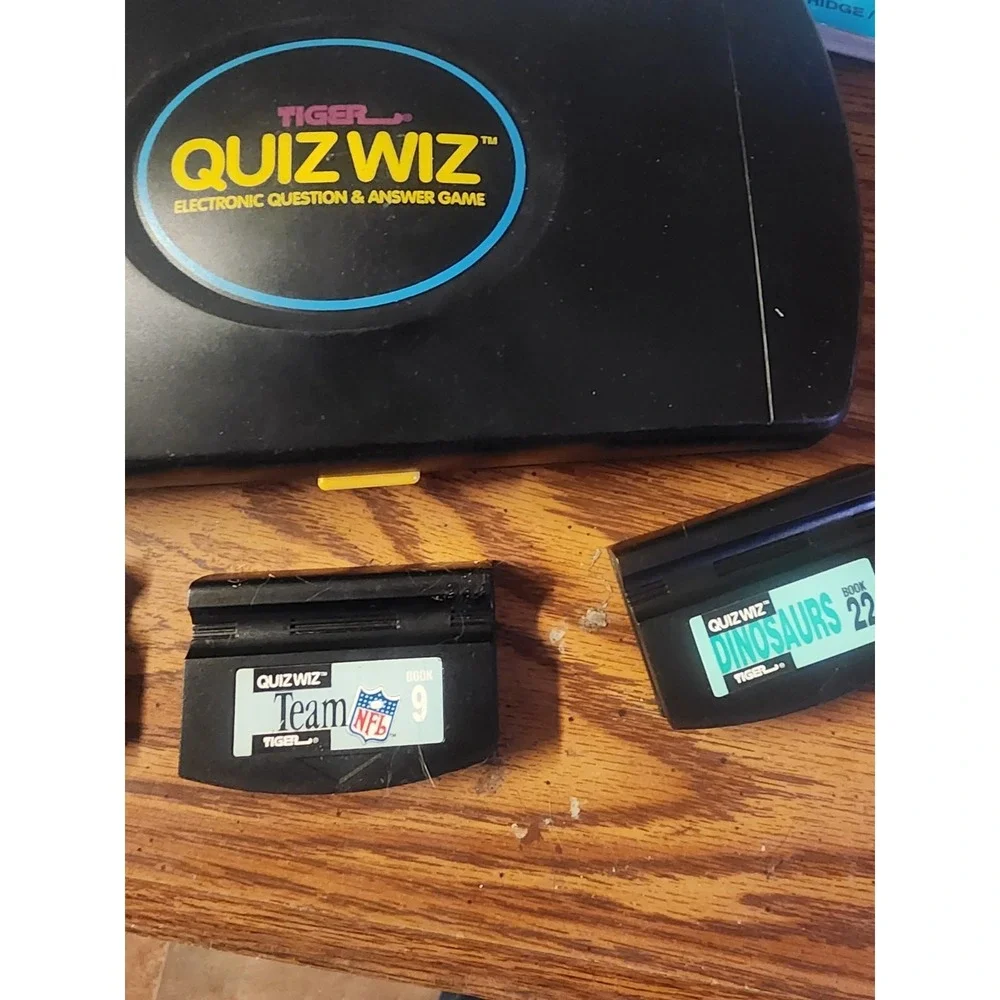 1993 Tiger Electronics Quiz Wiz Electronic Game, 4 Cartridges & Books, TESTED